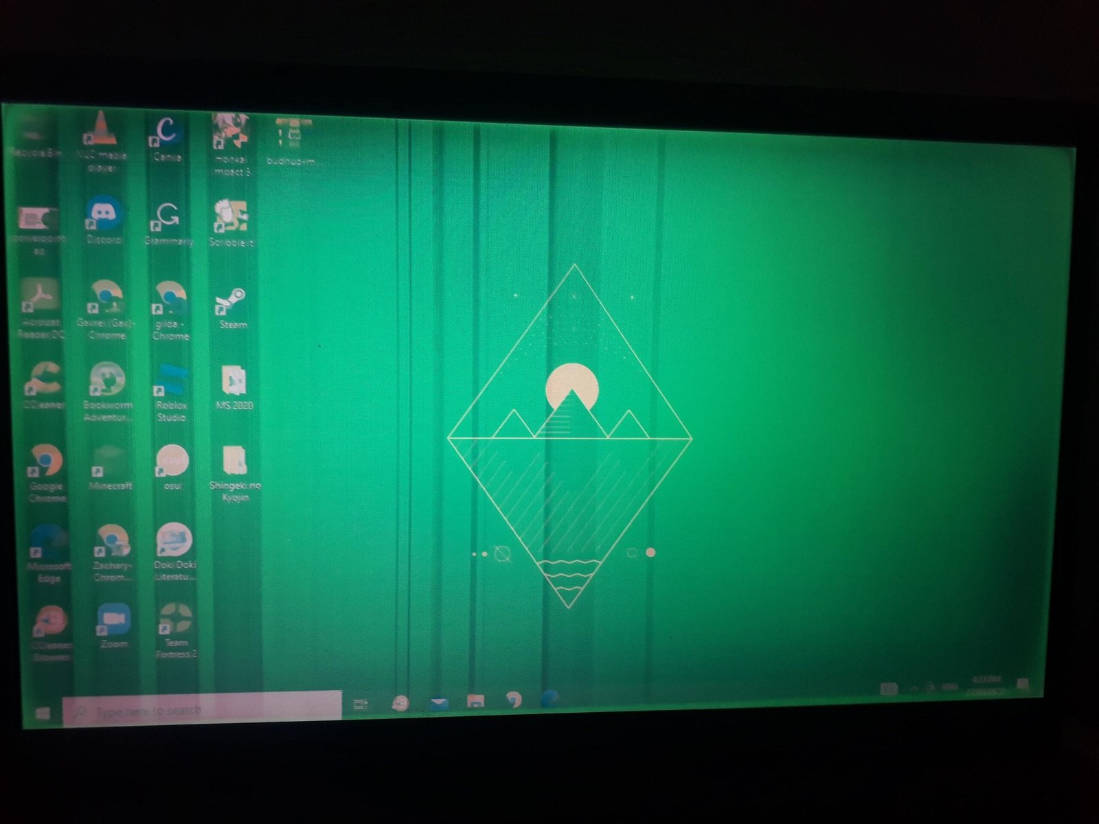 why is my pc screen green